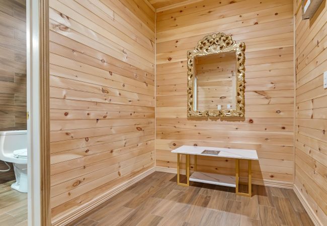 House in Blakeslee - Frontlake Luxury Pocono Mansion   House in Blakeslee - Frontlake Luxury Pocono Mansion