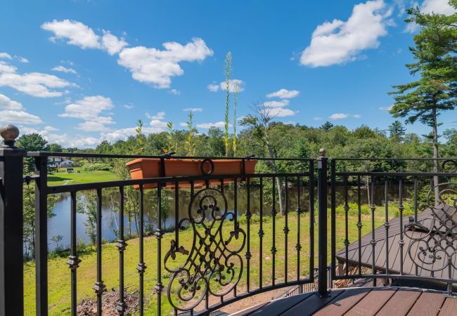 House in Blakeslee - Frontlake Luxury Pocono Mansion   House in Blakeslee - Frontlake Luxury Pocono Mansion