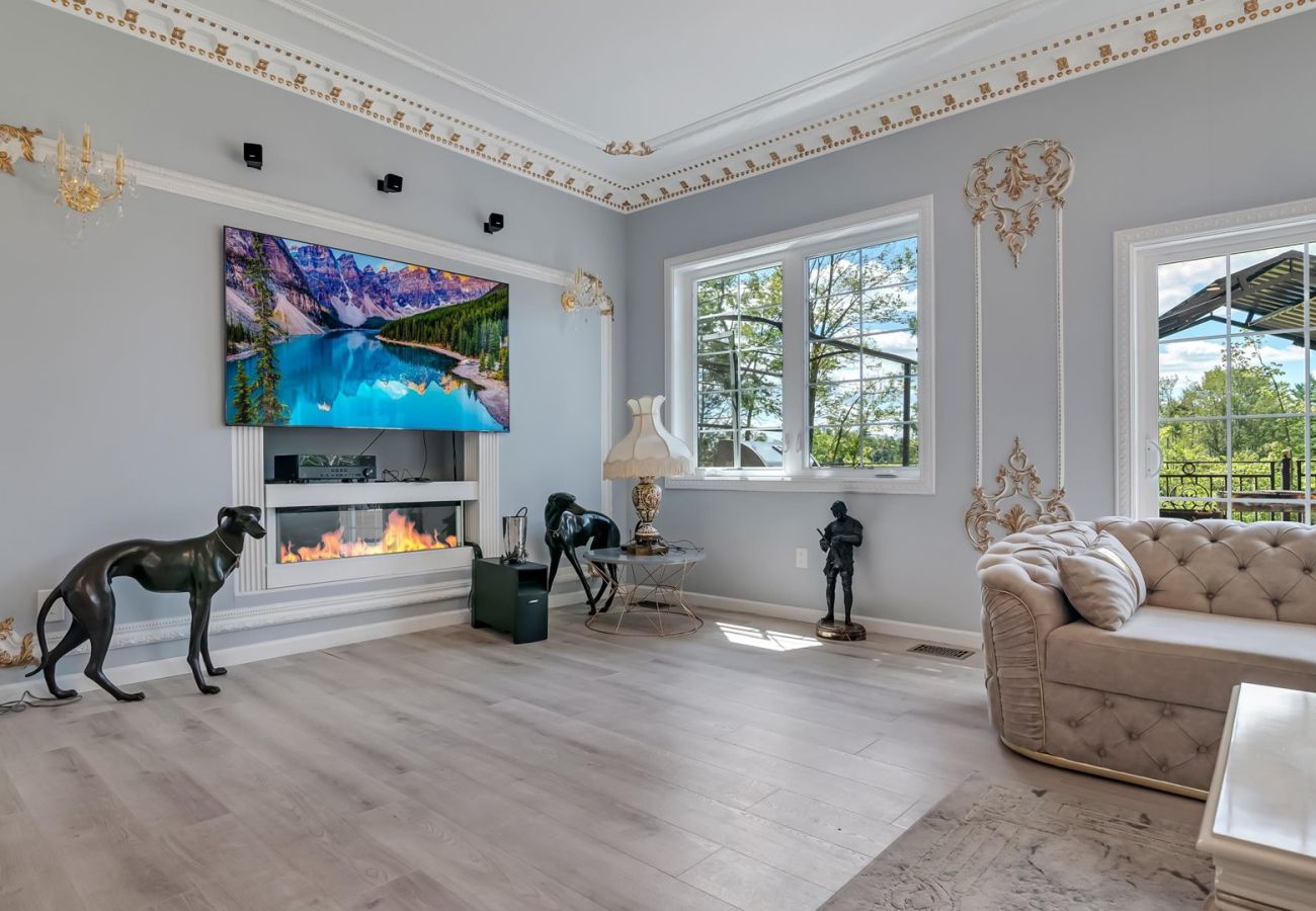 House in Blakeslee - Frontlake Luxury Pocono Mansion  